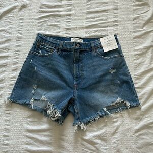 NWT the 4” Mom Short High Rise